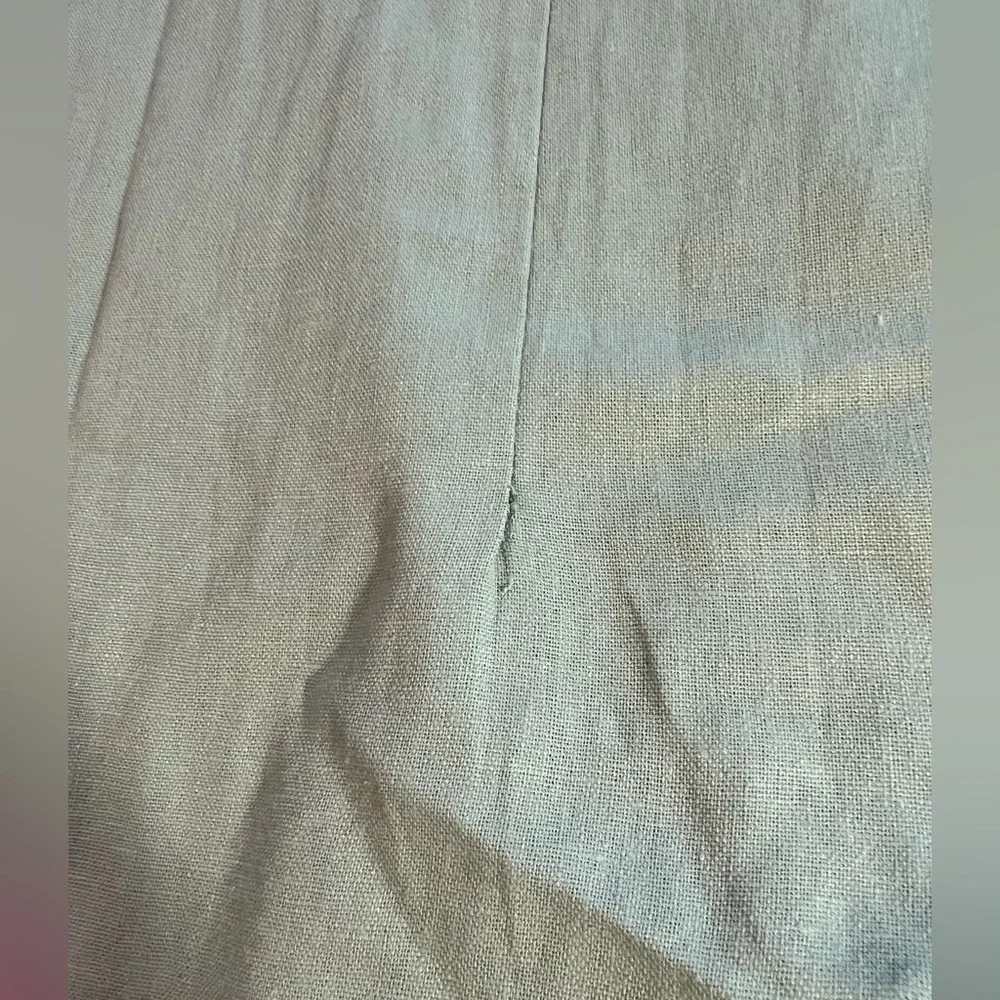 Buttons — Vintage Linen Blend Cap Sleeve Top - Picture 6 of 6